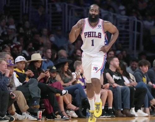 支球队在赛 支球队在赛